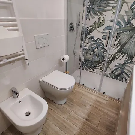 Follonica Lodging פולוניקה