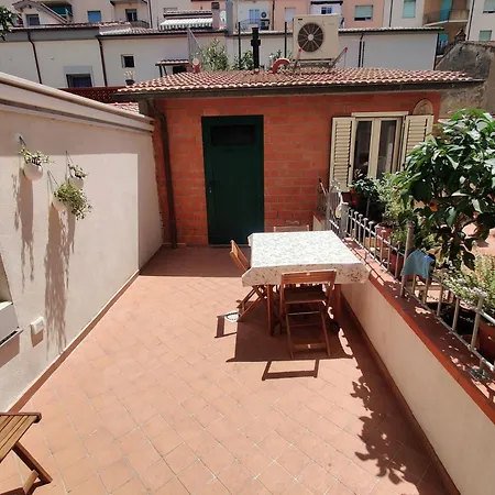 Follonica Lodging דירה פולוניקה